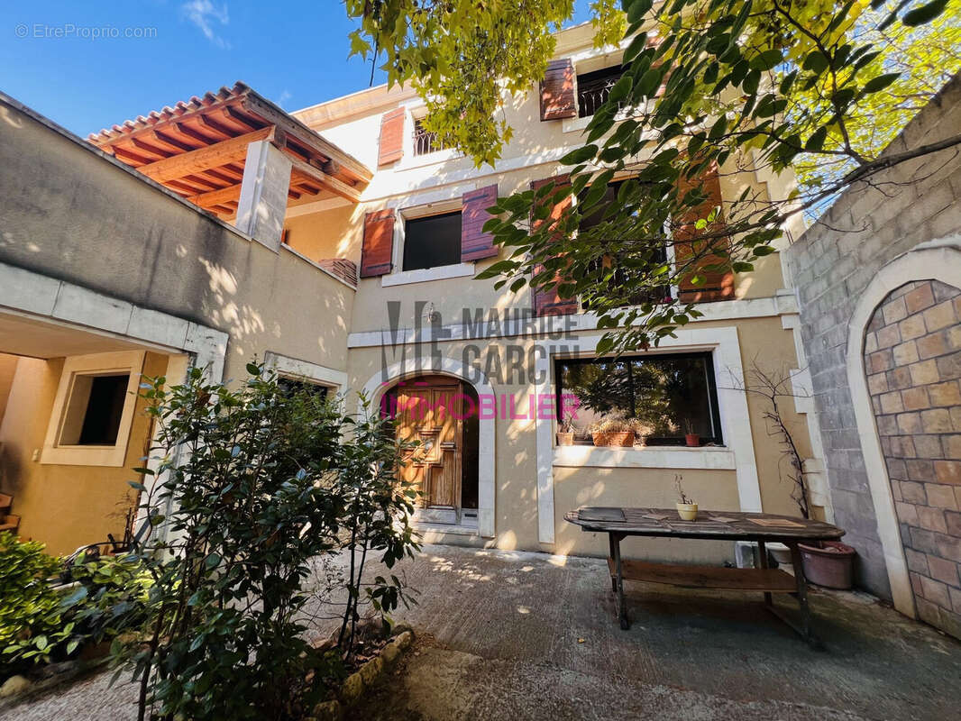 Maison à EYRAGUES