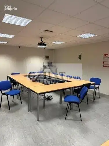 À vendre Entrepôt & bureaux 3100m²- TRAPPES - photo 4