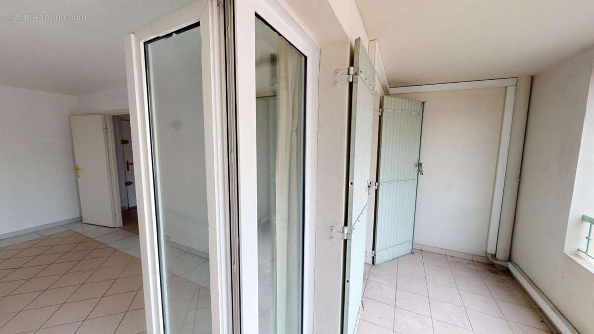 Appartement à LE MUY