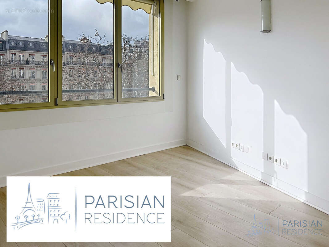 Commerce à PARIS-8E