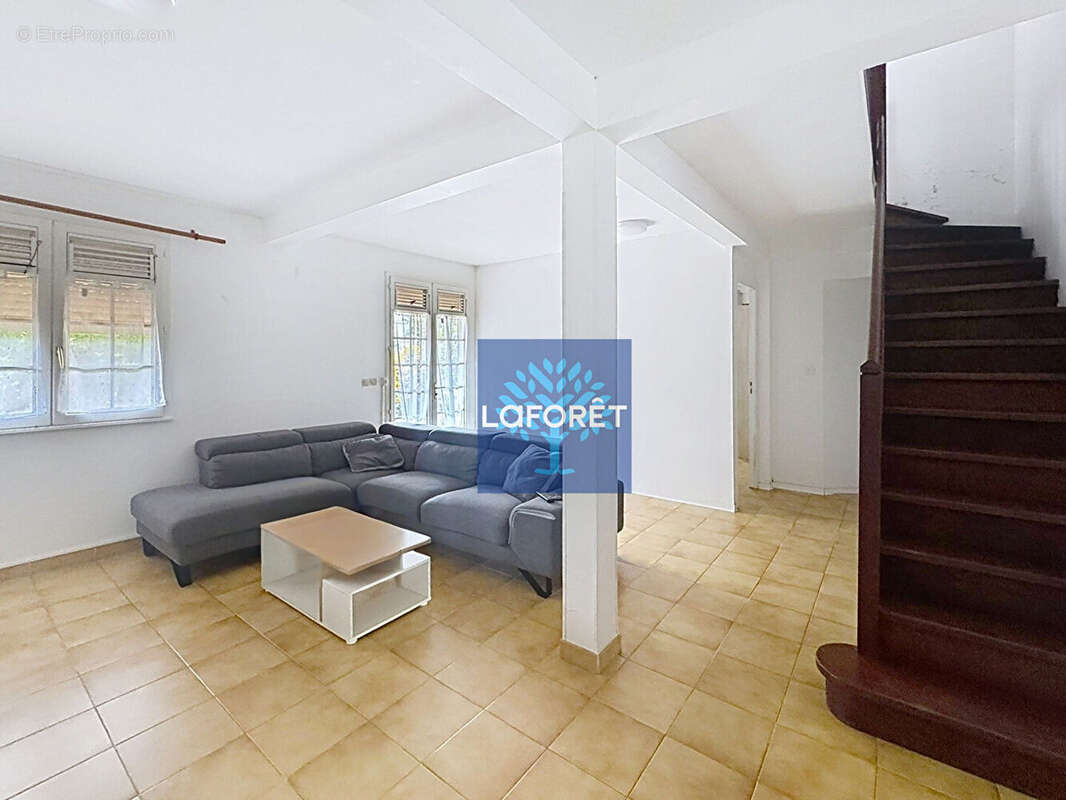 A vendre : Maison T6 sur deux niveaux au Lamentin - photo 13
