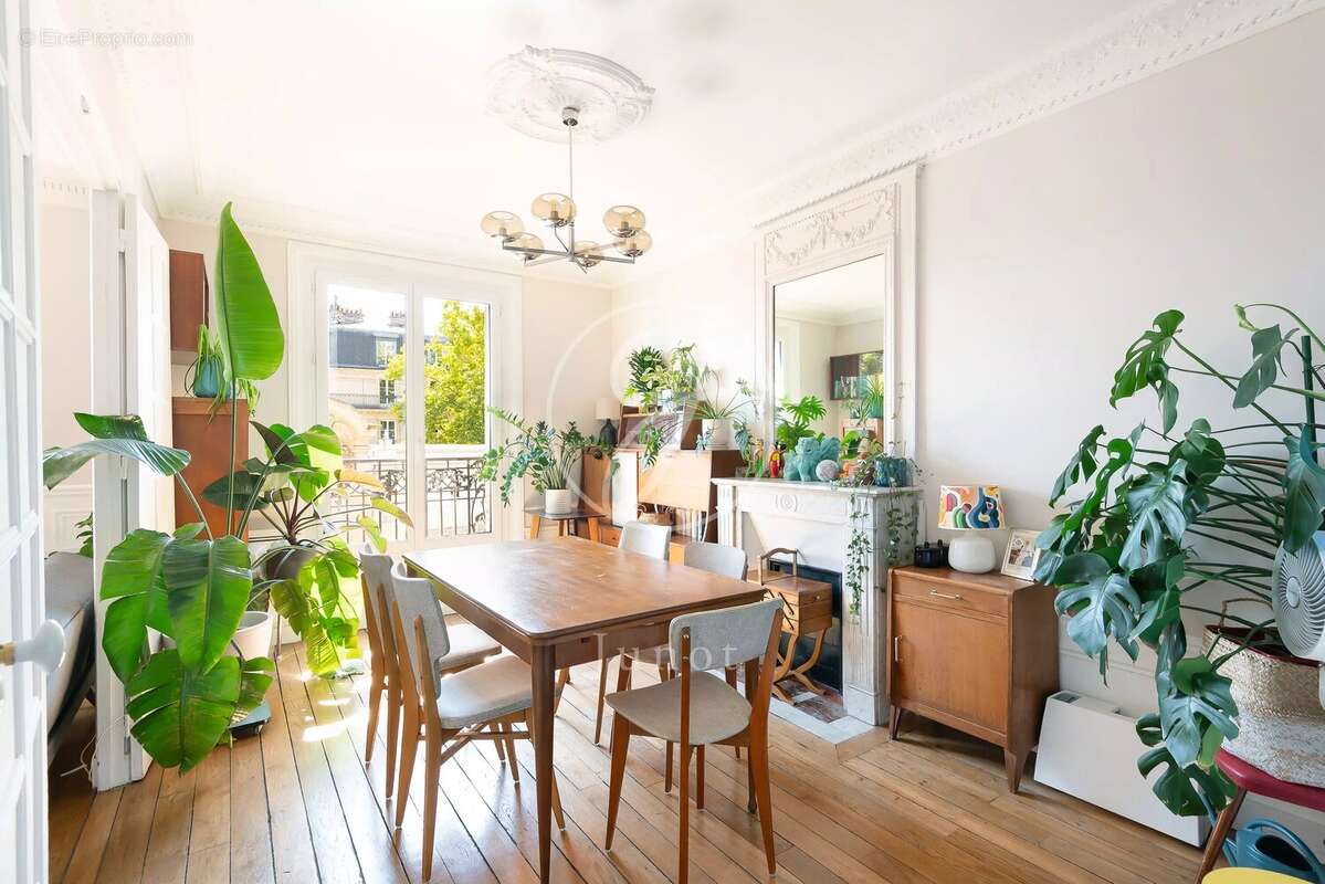 Appartement à PARIS-18E