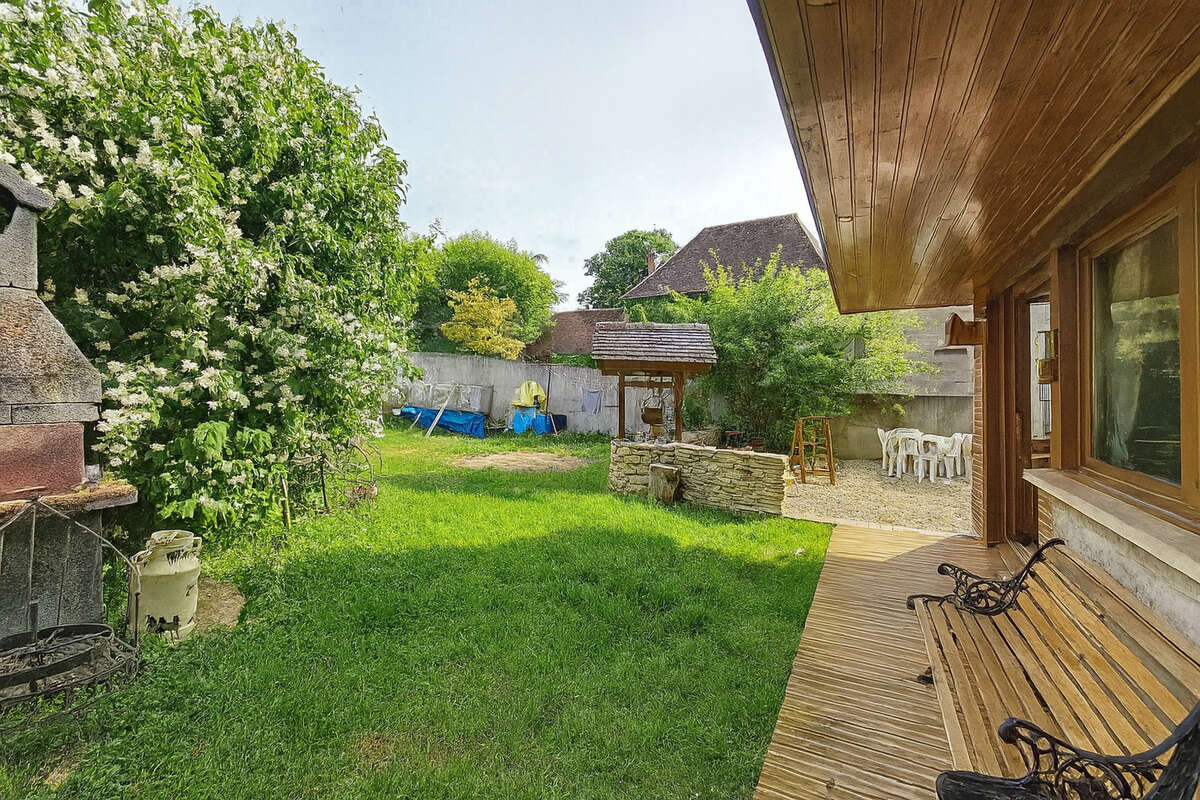 Maison à SAINT-JULIEN-DU-SAULT