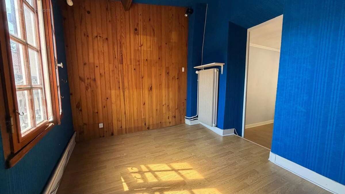 Appartement à DAMPIERRE-EN-YVELINES