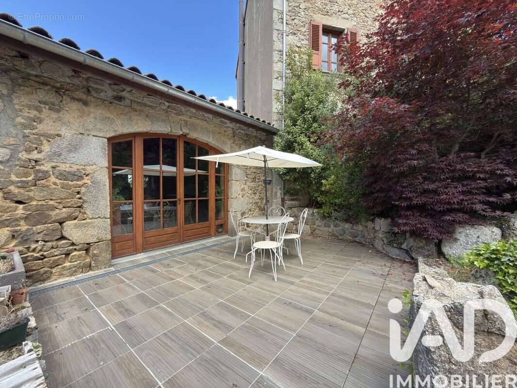 Maison 140 m² à Lachaux  - photo 4