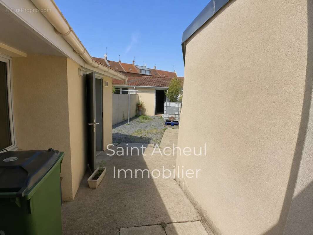 Quartier Saint Acheul / Maison élevée sur Cave / Jardin - photo 4
