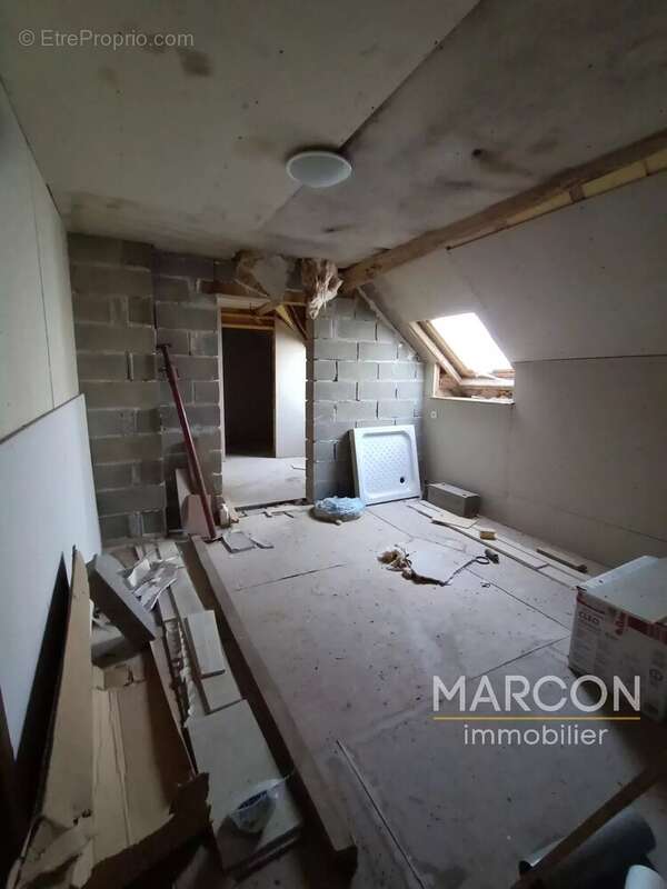 Maison à SAINT-HILAIRE-LE-CHATEAU