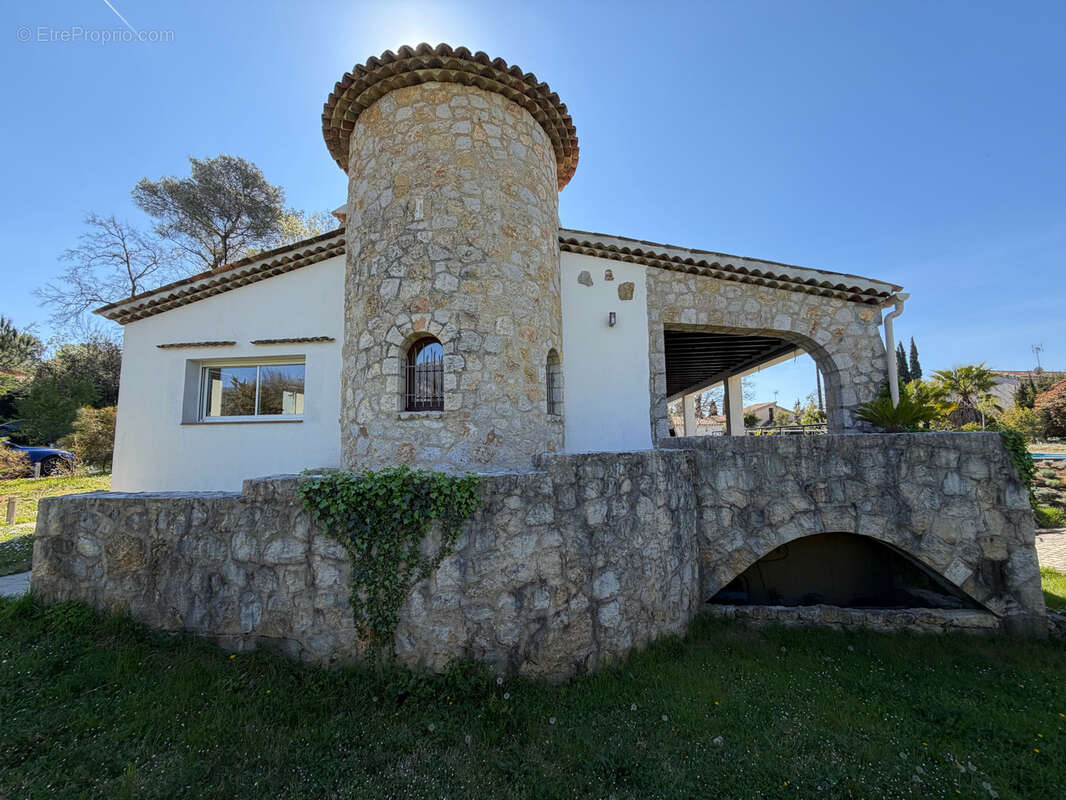 Maison à ROQUEFORT-LES-PINS