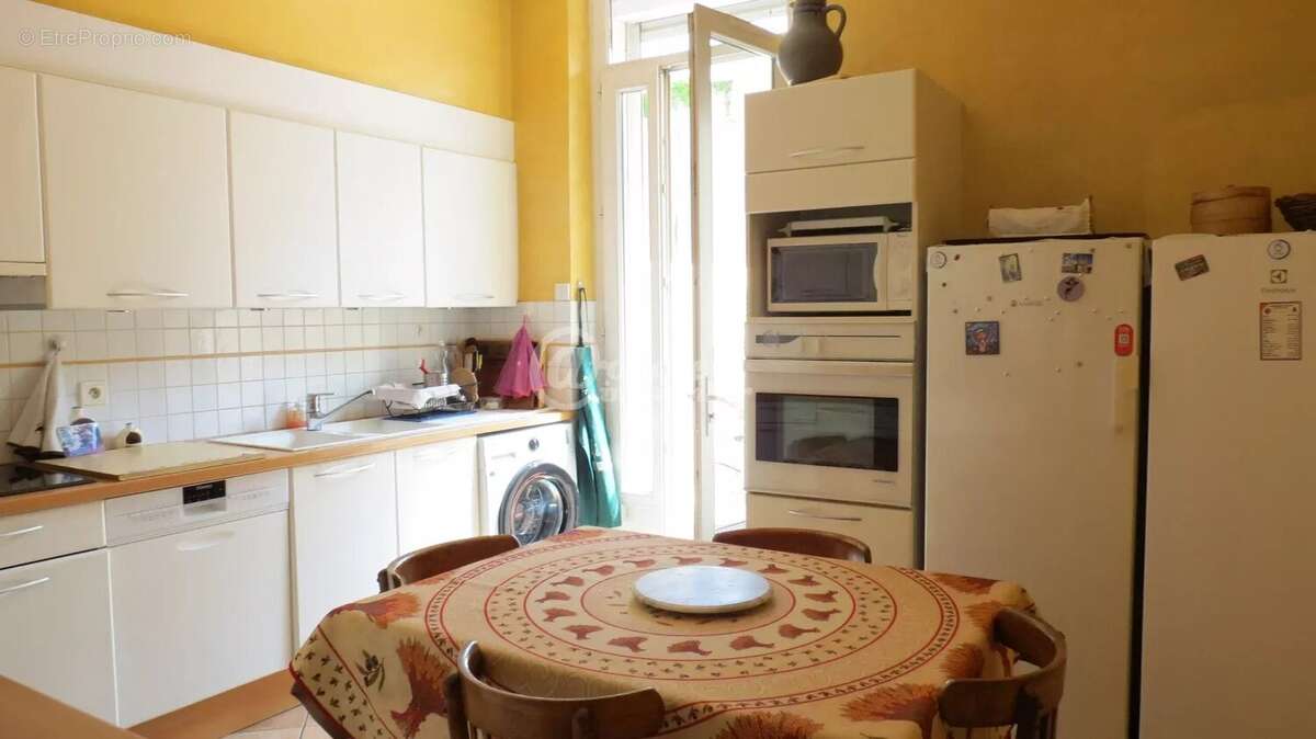 Appartement à MARSEILLE-5E