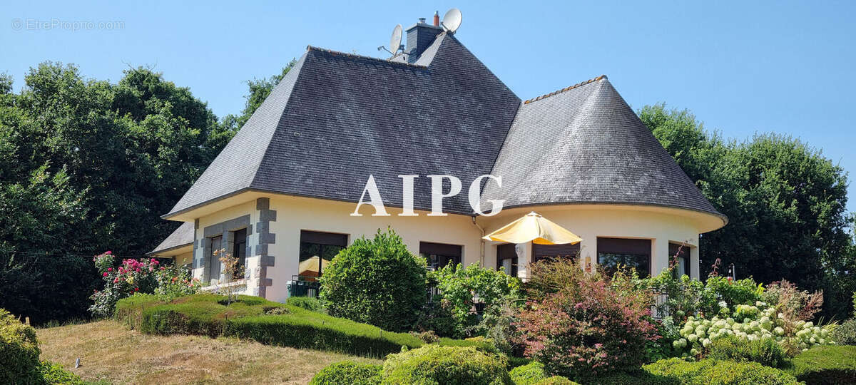 QUINTIN, 2 km, belle maison néo-bretonne 310 m² hab à vendre avec 7 chambres . - photo 3