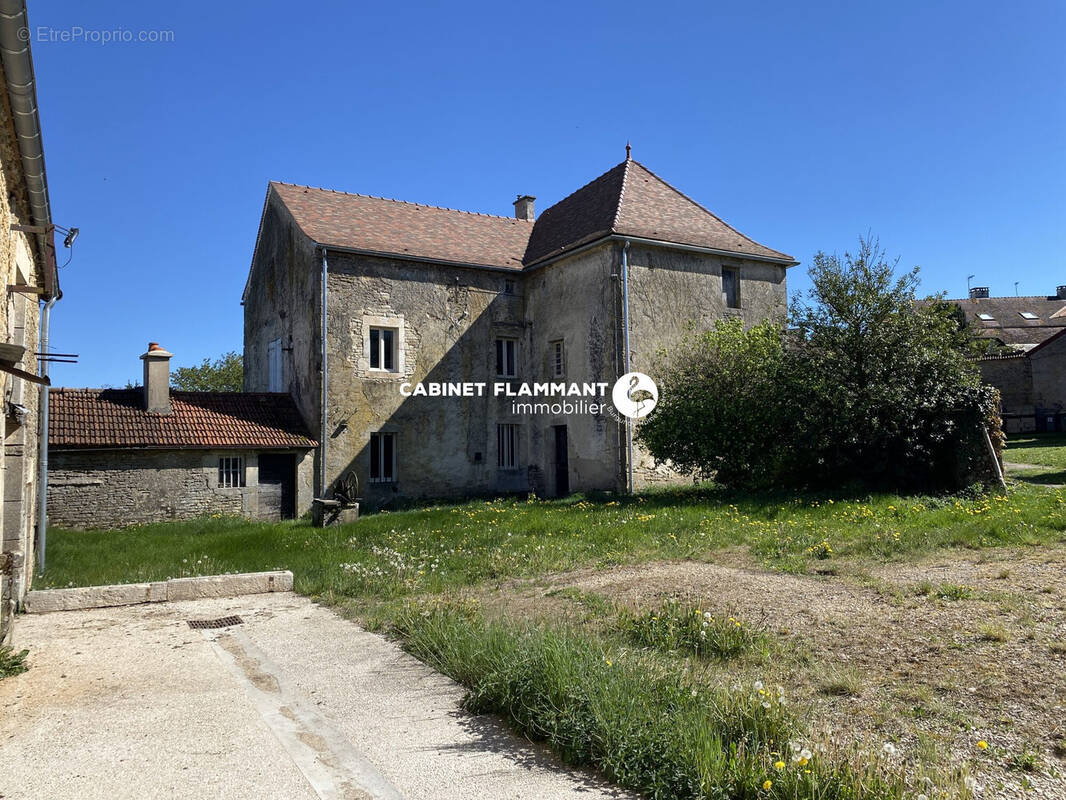 Maison à ETORMAY