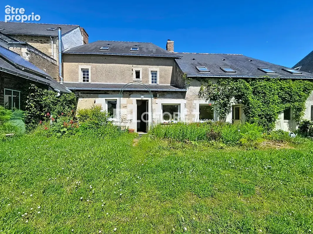 Demeure de caractère aux grands volumes sur la commune de Feneu - photo 15