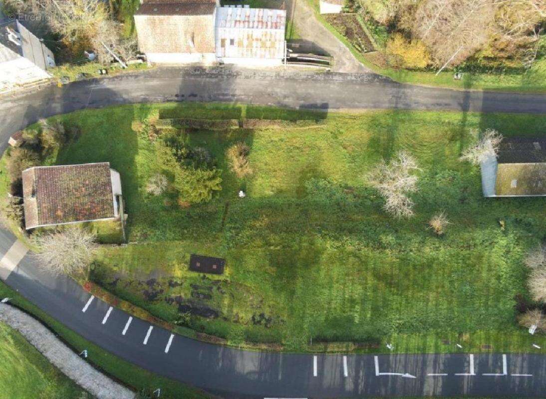 Maison à NANTEUIL-EN-VALLEE