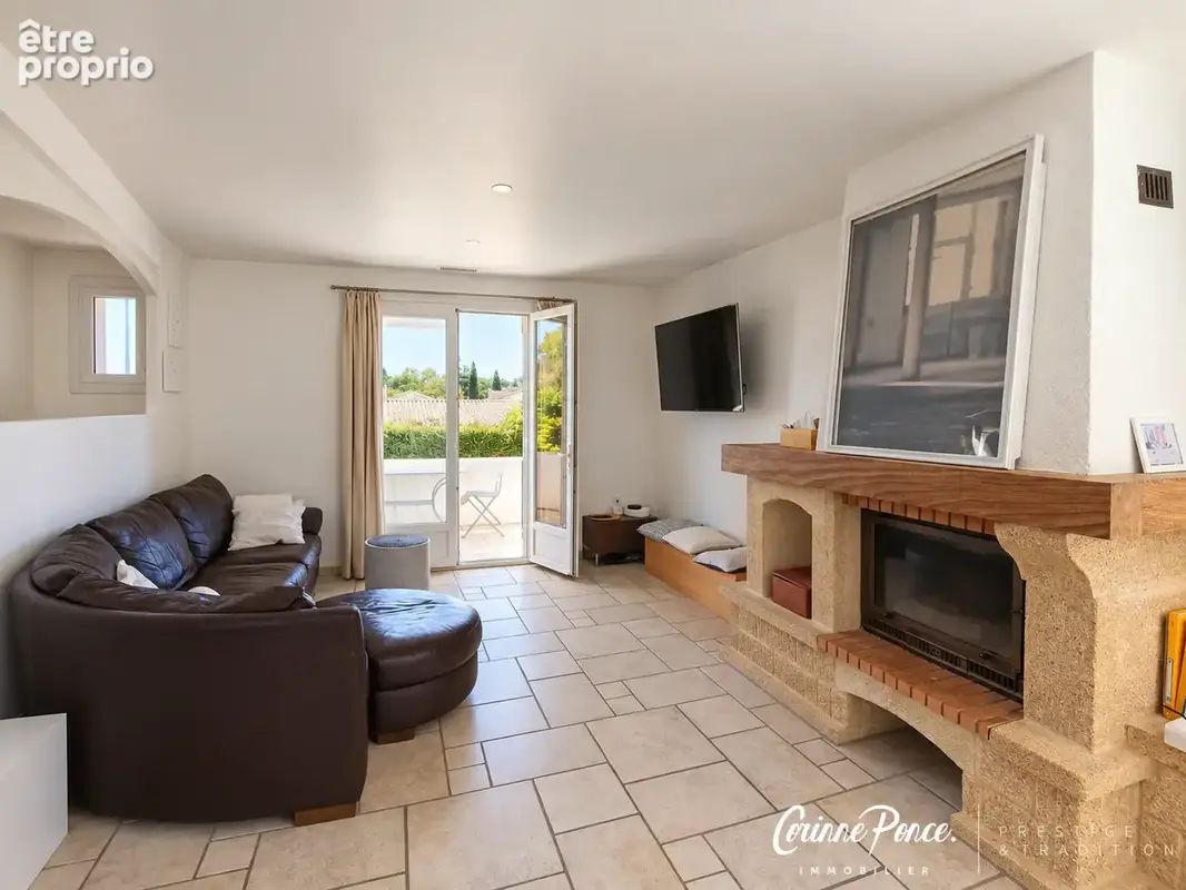Villa rénovée contemporaine avec piscine, dépendance et atelier - photo 6