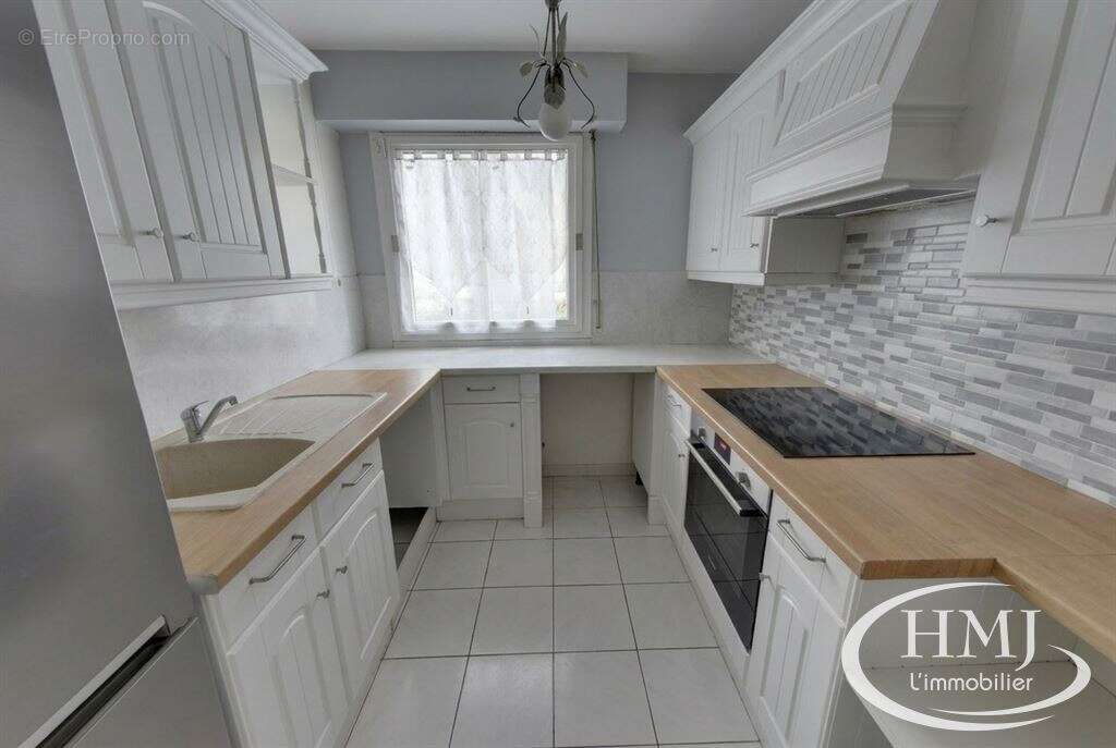 Appartement à LE COUDRAY-MONTCEAUX