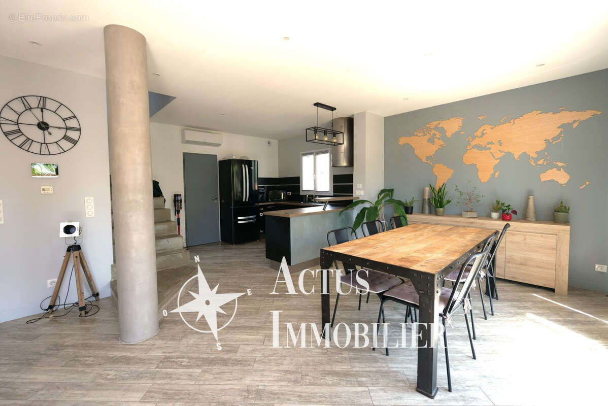 Maison à FONTVIEILLE