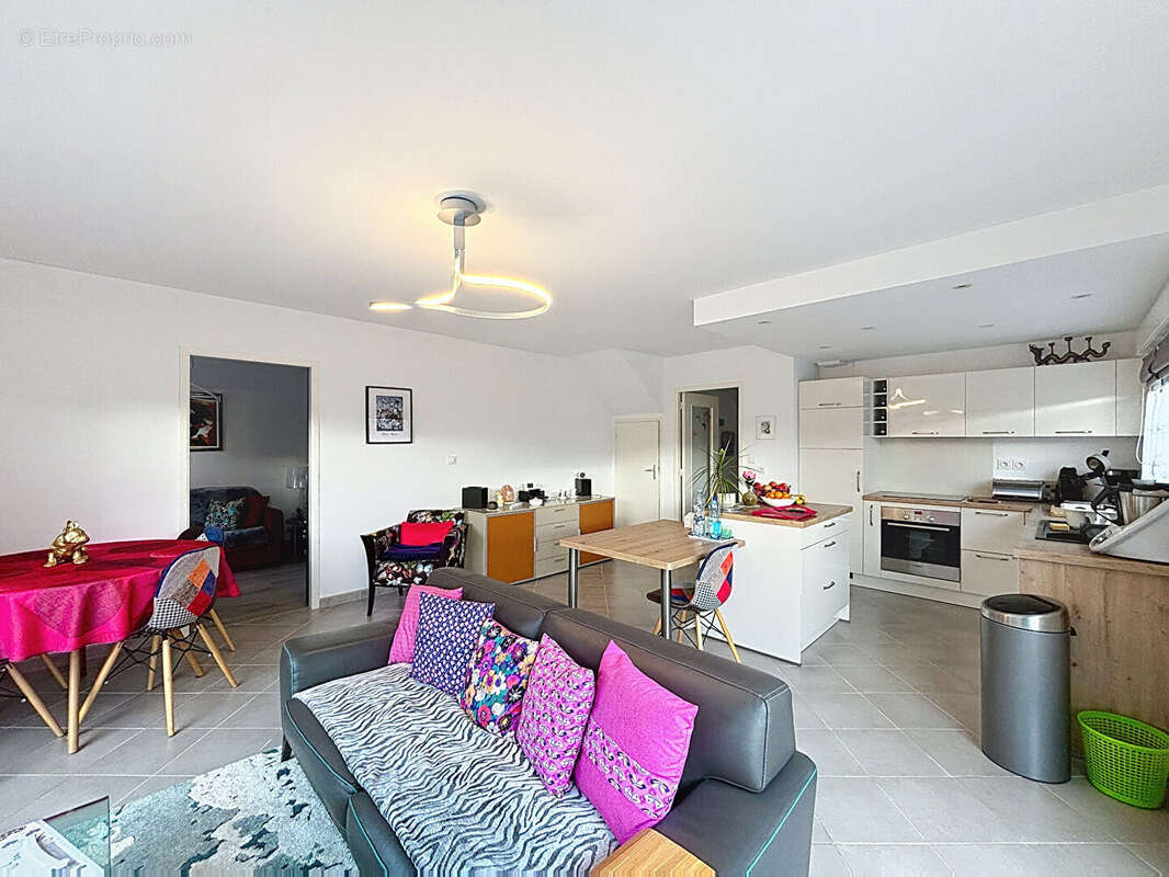 Maison à SAINT-JACQUES-DE-LA-LANDE