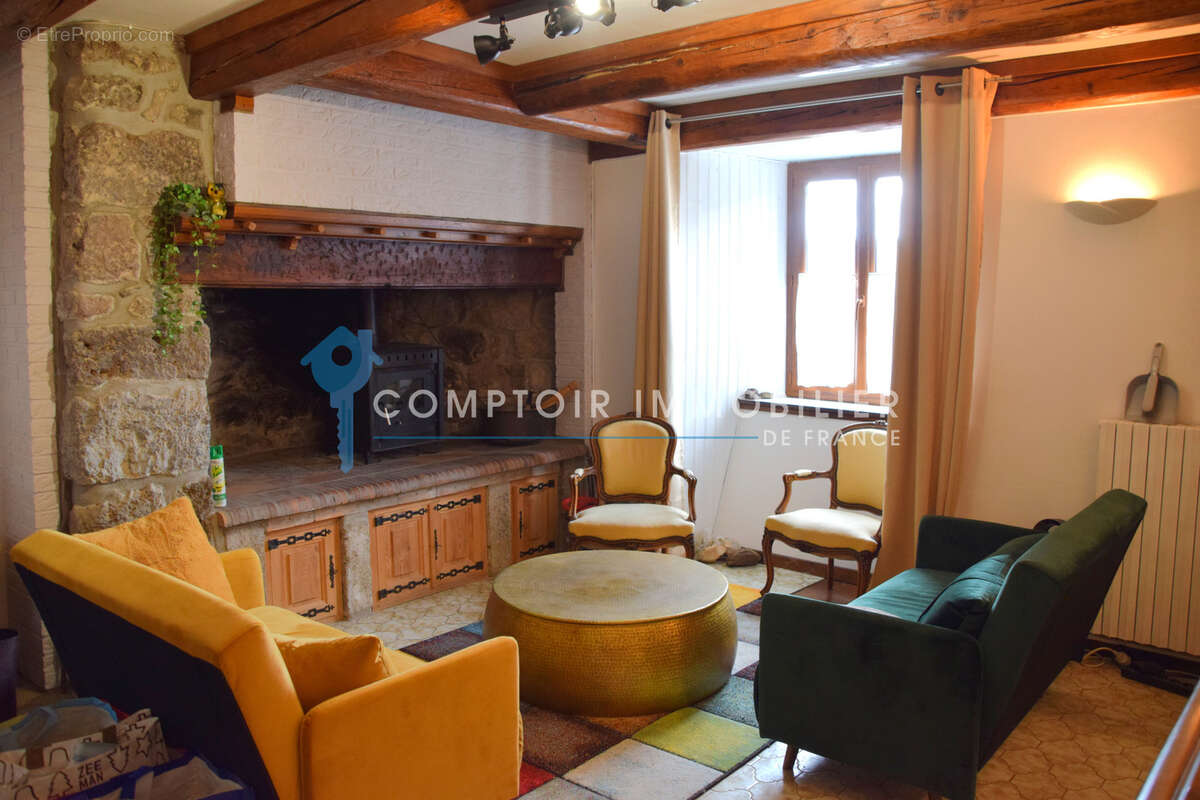 Dépt. 07 - A VENDRE à COUCOURON - Maison de village de 110 m2 - Terrain de 180 m2 - photo 11