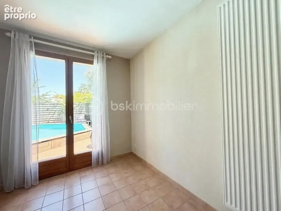 Villeneuve-le-Roi – Maison familiale avec piscine - photo 27