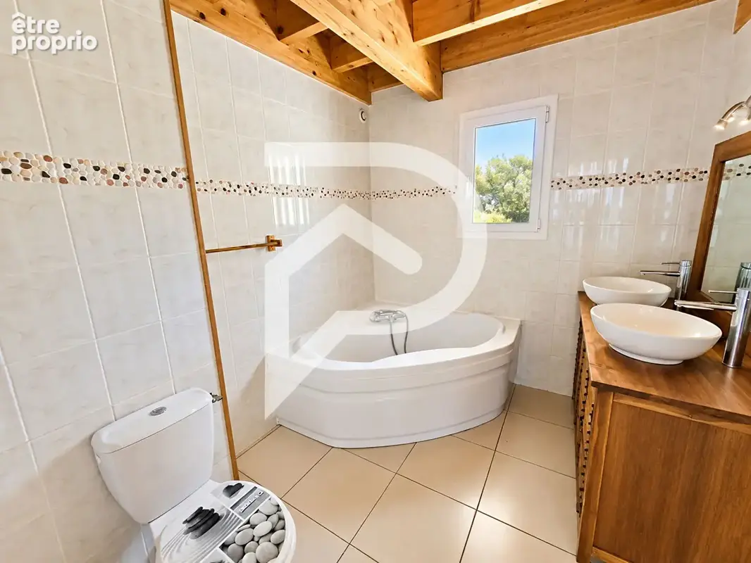 Maison de 134 m² sur un parc de 2 500 m². - photo 8