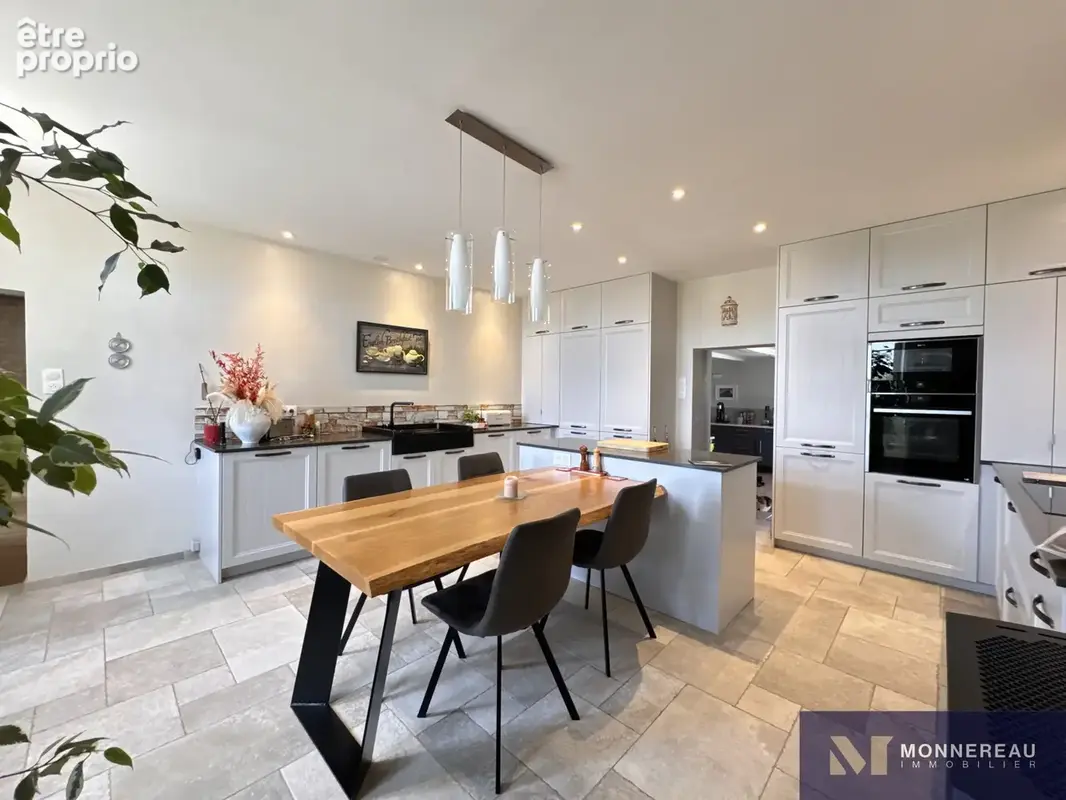 Demeure en pierre renovee avec piscine, jardin et annexe - photo 8