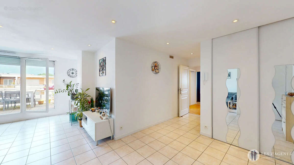 Appartement à SAINT-MARTIN-D'HERES