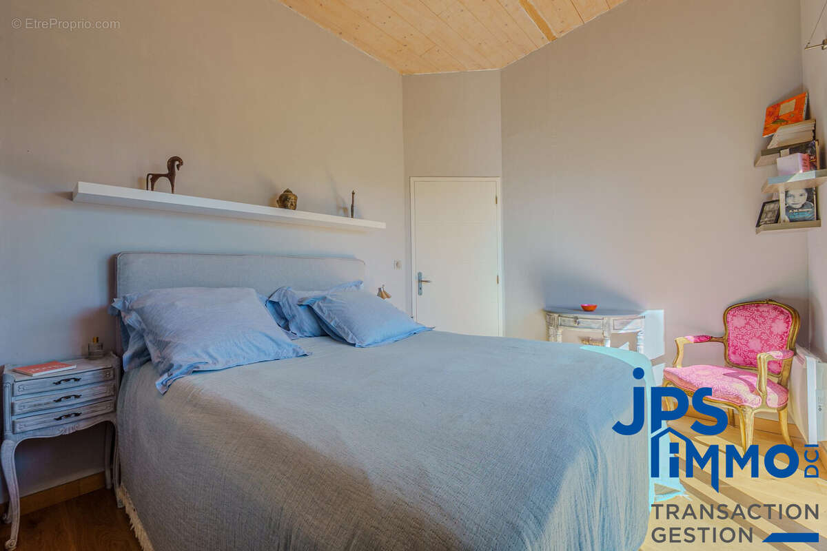 Maison 138 m² à Geyssans  - photo 7