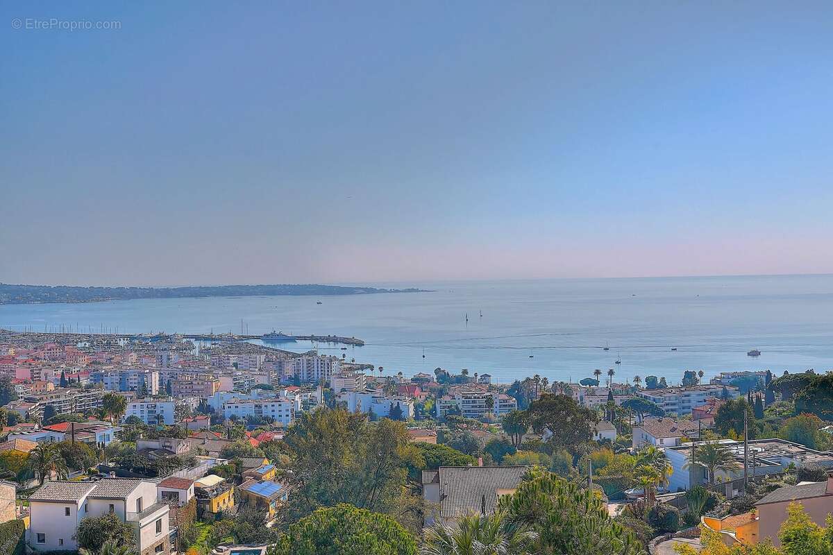 Appartement à VALLAURIS