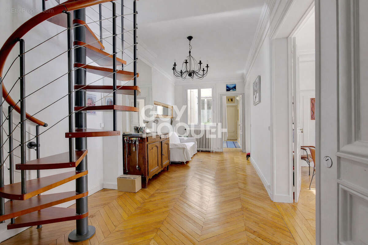 Appartement à PARIS-17E