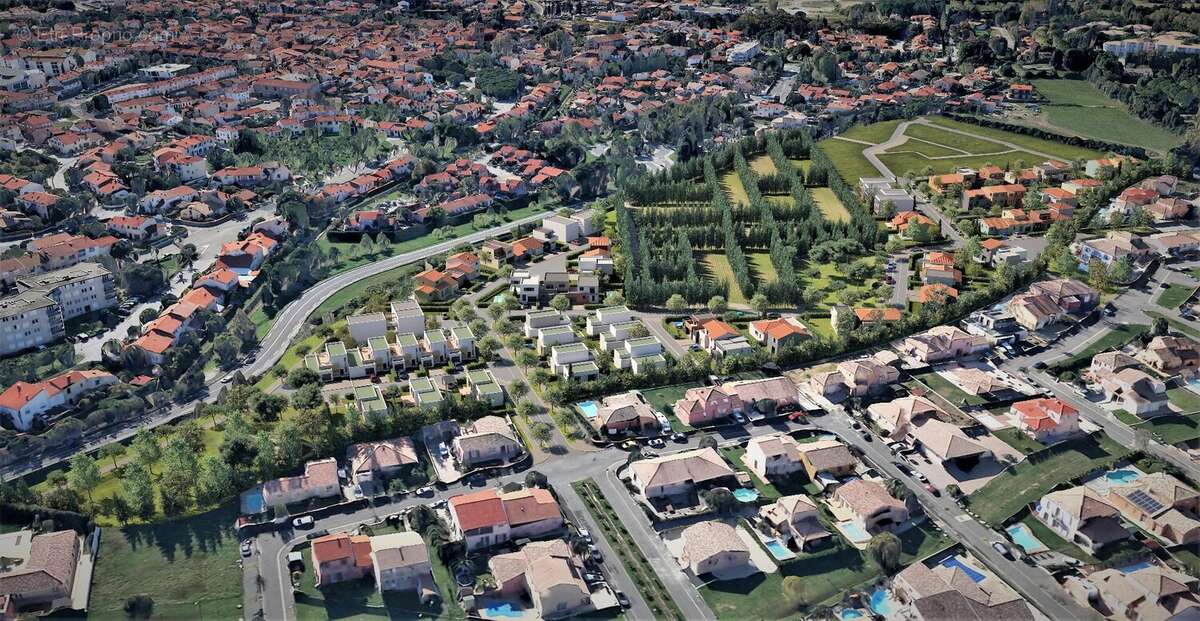 Terrain à SAINT-CYPRIEN