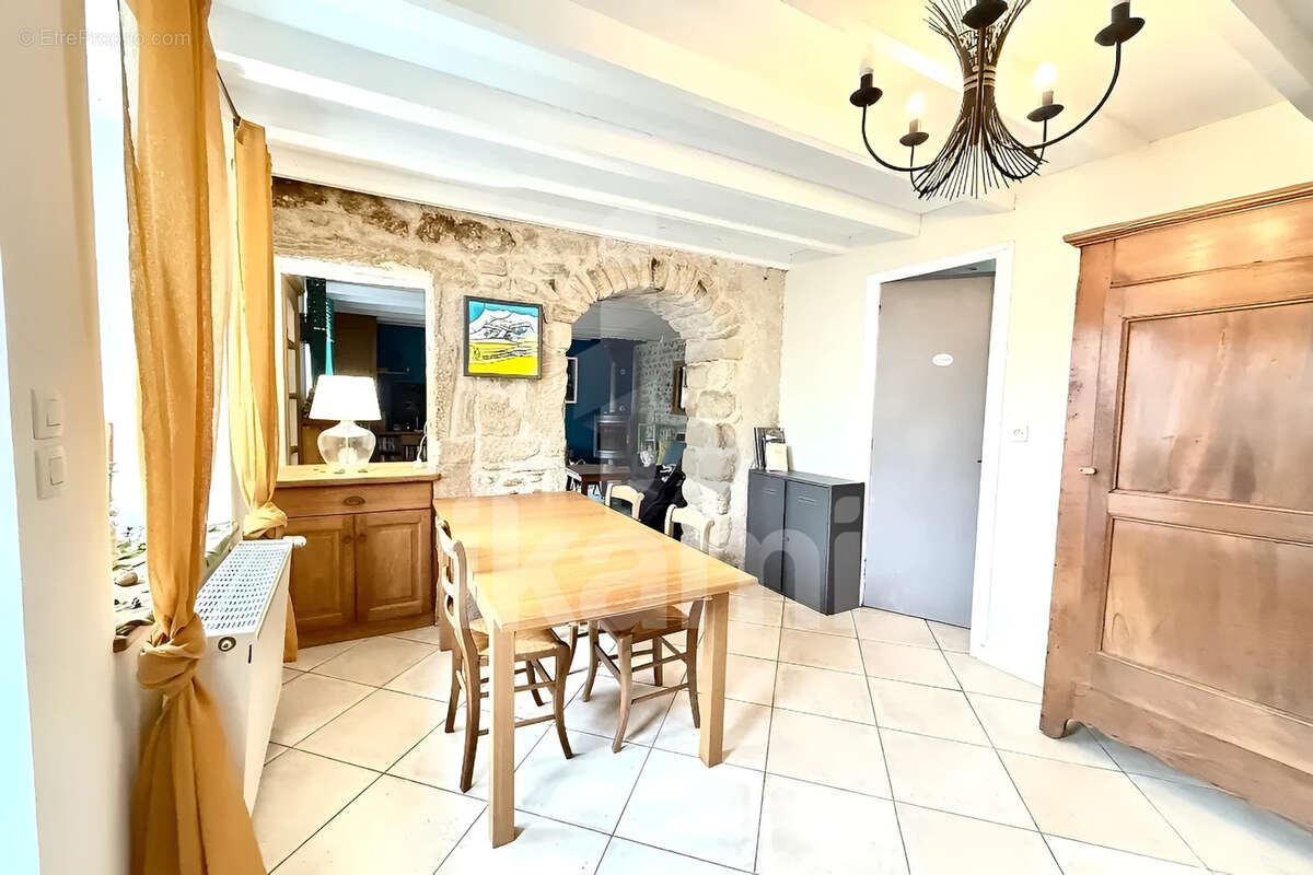 Maison à SAINT-BONNET-DE-CHAVAGNE