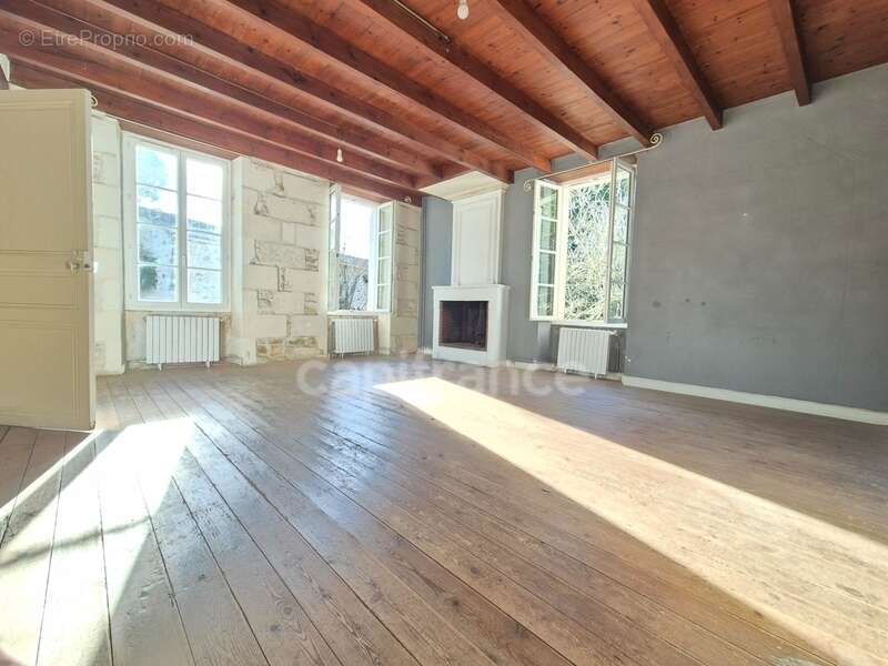 Maison à BUSSAC-SUR-CHARENTE