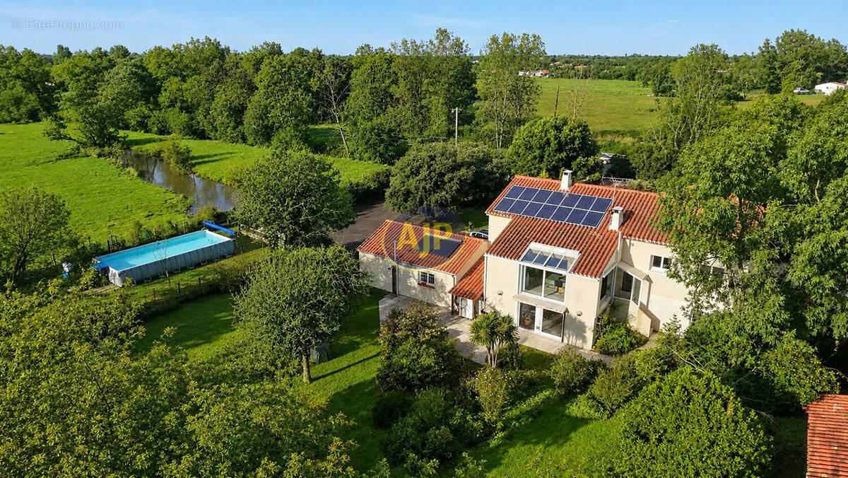 Maison à LE PERRIER