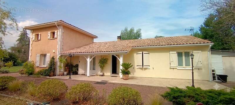 Maison à vendre 8 pièces  (33) - photo 2