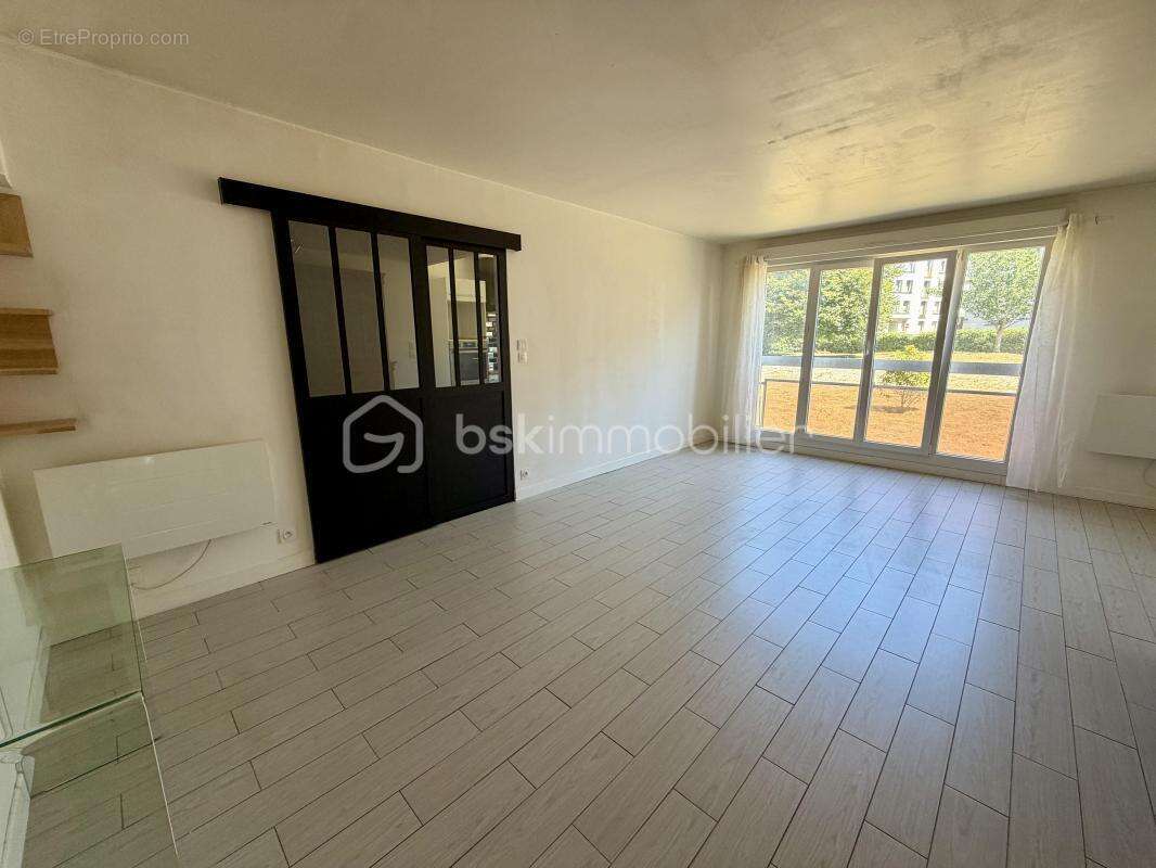 Appartement de plain pied entièrement rénové - photo 2