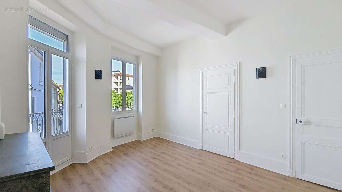 Appartement 65 m² à Pierre-Benite  - photo 7
