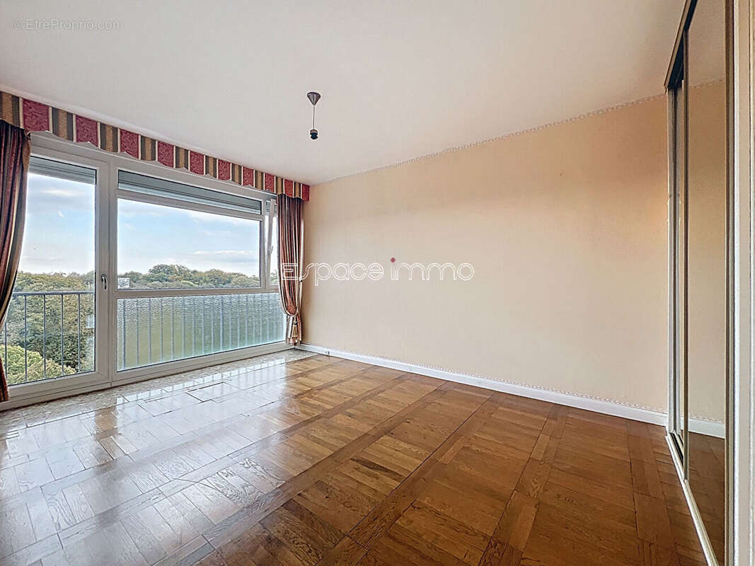 Appartement à MONT-SAINT-AIGNAN