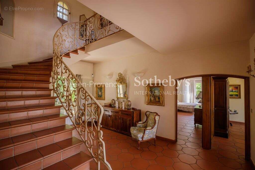 Maison à SIMIANE-COLLONGUE