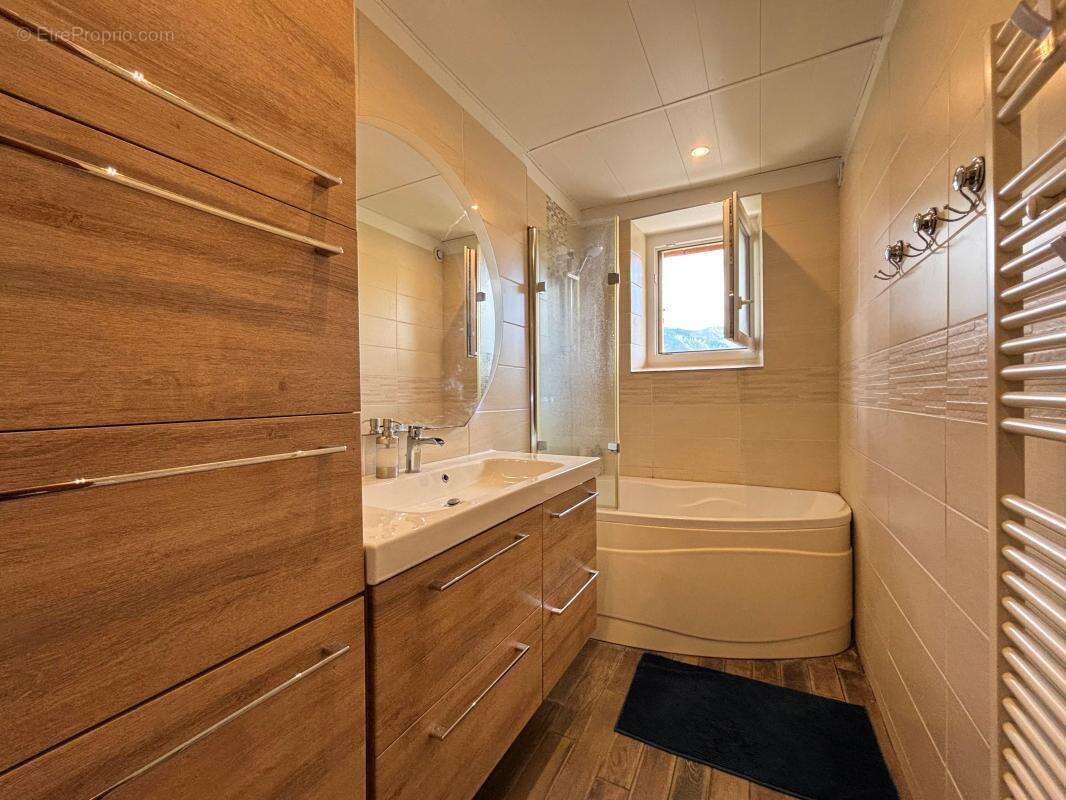 Maison à SAINT-ETIENNE-DE-CROSSEY