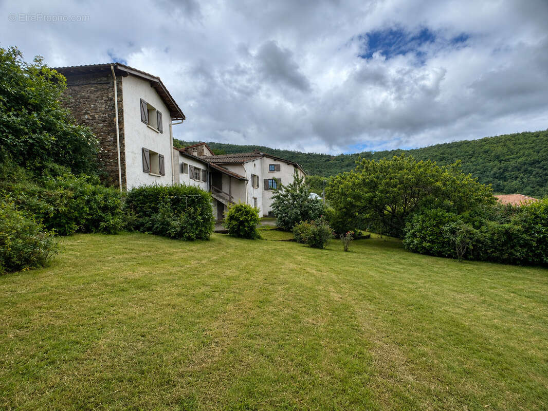 Maison à PAVEZIN