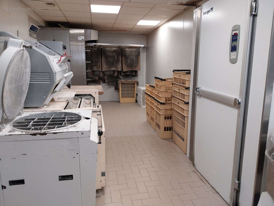 Commerce à JASSERON