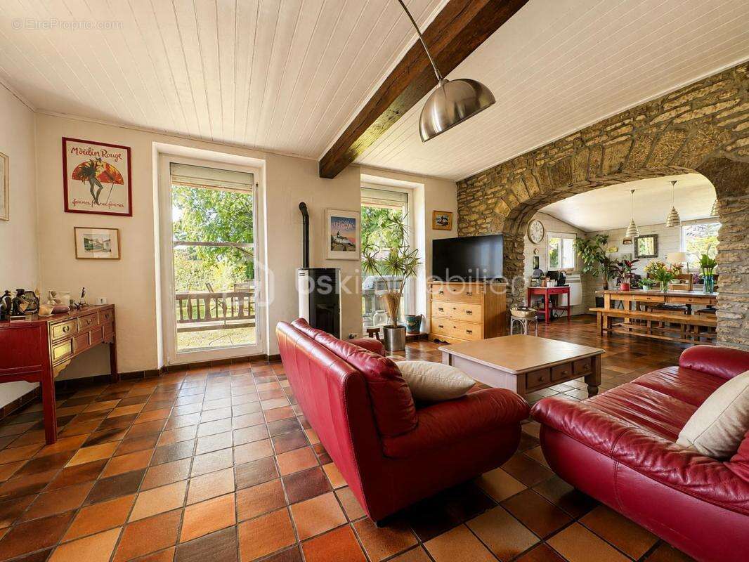 Maison de caractère 8 pièces avec jardin clos et potentiel d’évolution - photo 3