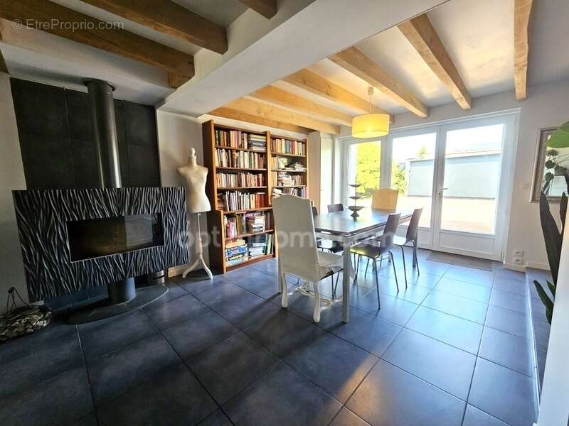 Magnifique maison rénovée de 157 m² avec piscine et garage – RUELLE SUR TOUVRE (16) - photo 7