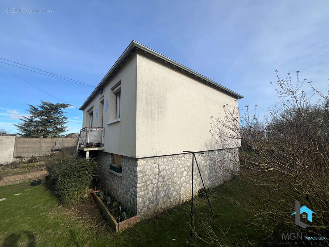 Maison à NEUVY-EN-DUNOIS
