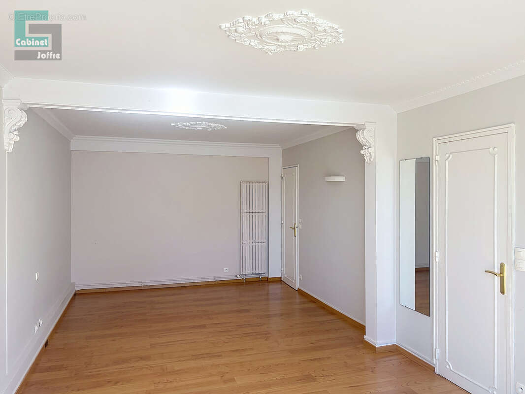 Appartement à FONTAINEBLEAU