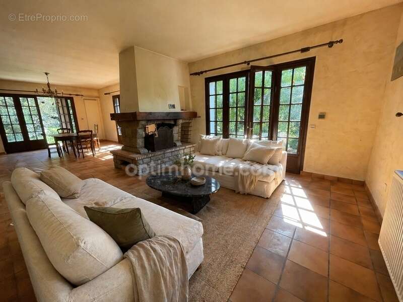 Maison à SAINT-HILAIRE-LA-TREILLE