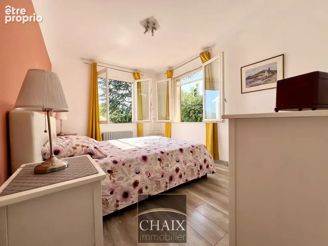 83640 SAINT ZACHARIE - Villa type 6 avce piscine vue collines - photo 13