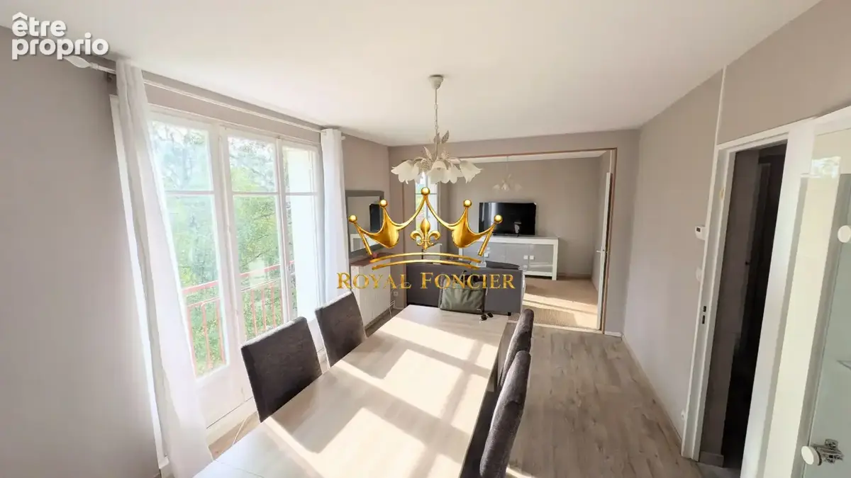 Séjour lumineux  - Appartement à PREUILLY-SUR-CLAISE