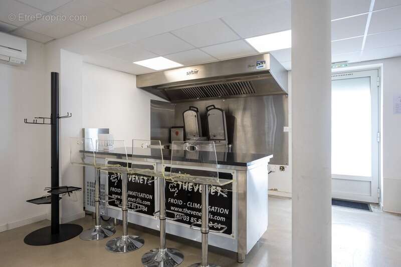 Commerce à PARAY-LE-MONIAL