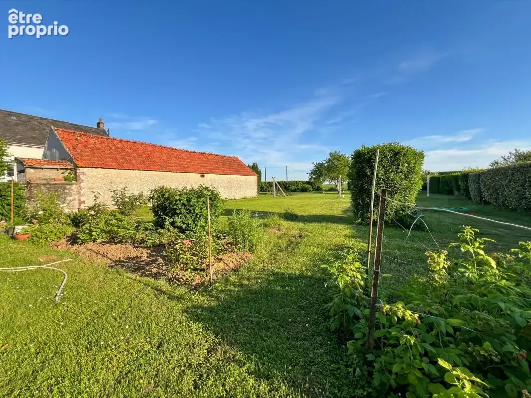  Maison en pierre avec grange et grand terrain paysagé de 2 100 m² à Péronville  - photo 4